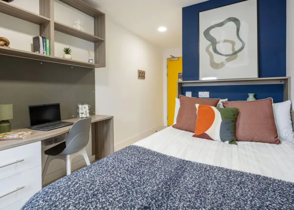 Londonist DMC | Bronze Sky View Ensuite