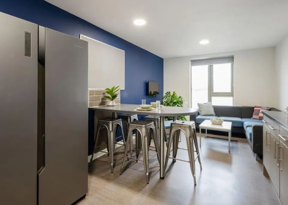 Londonist DMC | Bronze Sky View Ensuite