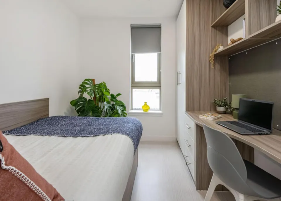 Londonist DMC | Bronze Sky View Ensuite