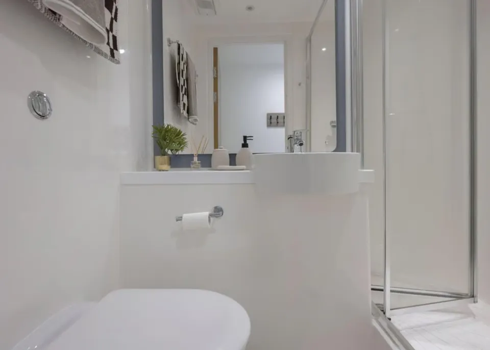 Londonist DMC | Silver Ensuite