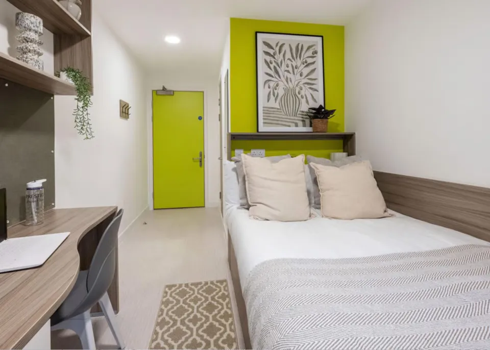 Londonist DMC | Silver Plus Ensuite